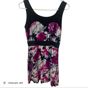 3 for $15 💥 Small dress with Elastic waist zipper in back DOTS some piling